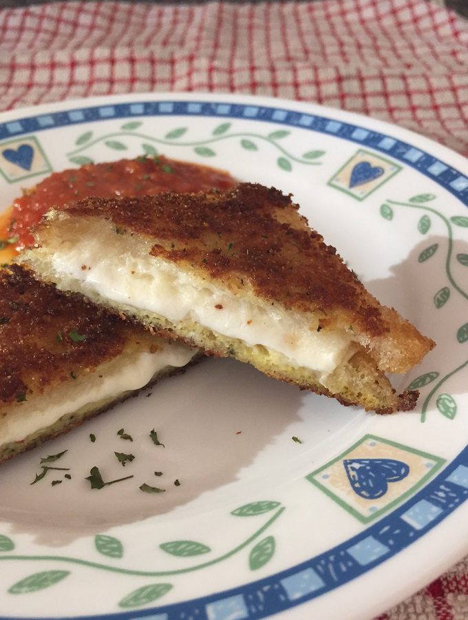 Mozzarrella en Carrozza with Marinara Sauce