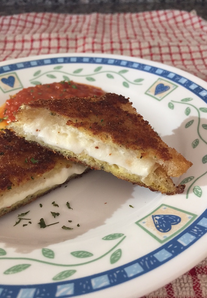 Mozzarrella en Carrozza with Marinara Sauce