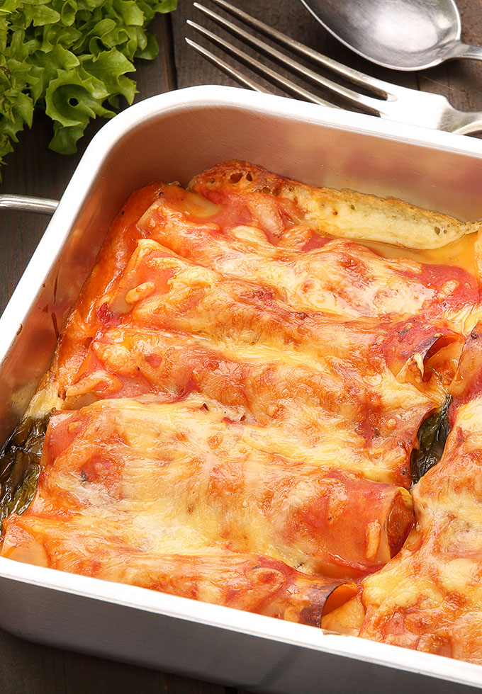 Cheese and spinach manicotti.