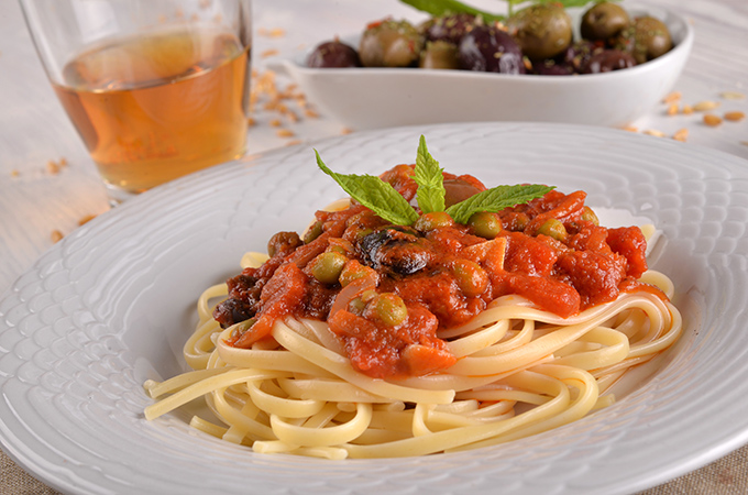  Fettucine al Pomodoro 