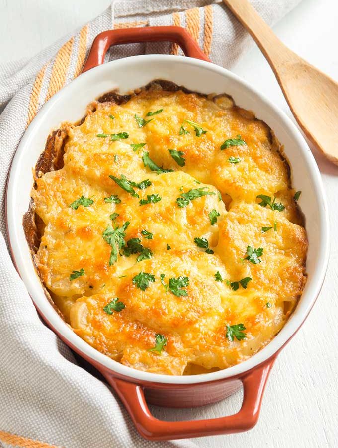 Delicious creamy cheesy potatoes au gratin.